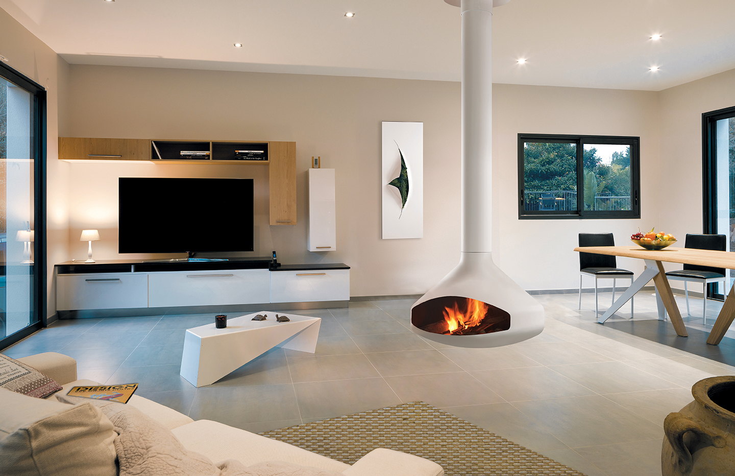 White Ergofocus suspended in a white family living room with a television wall