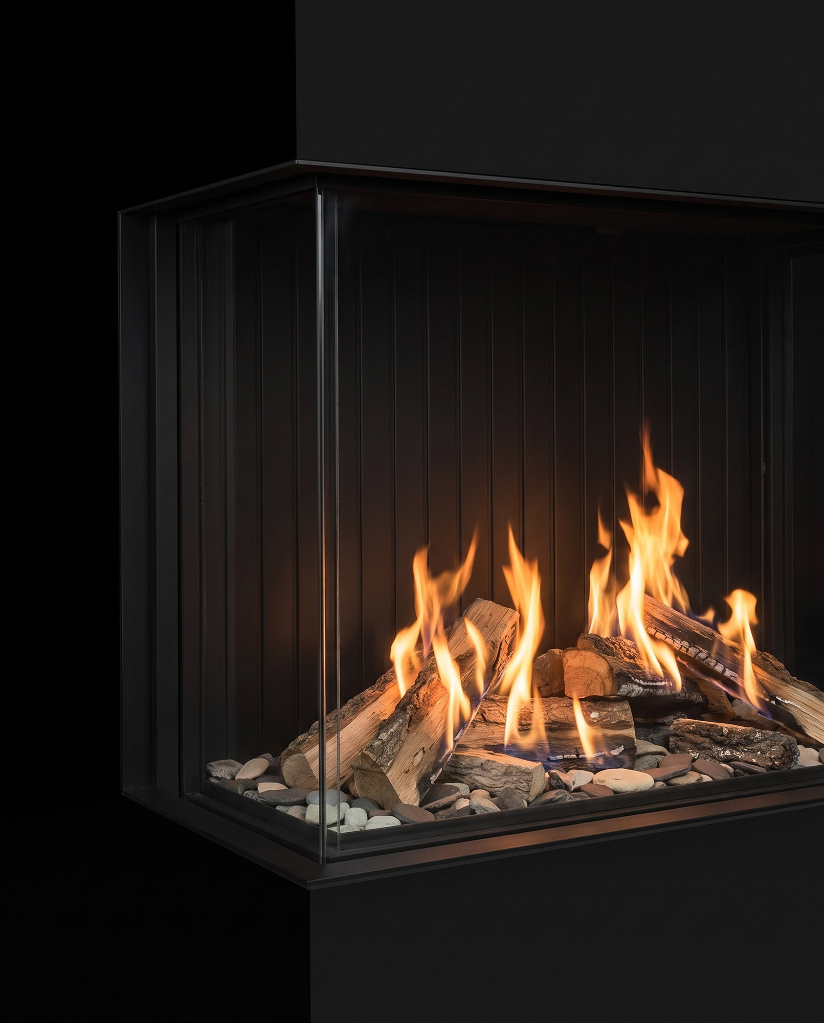The U50 Tall Ultra’s glass-to-glass corner, split logs and pale pebbles behind the sealed edge