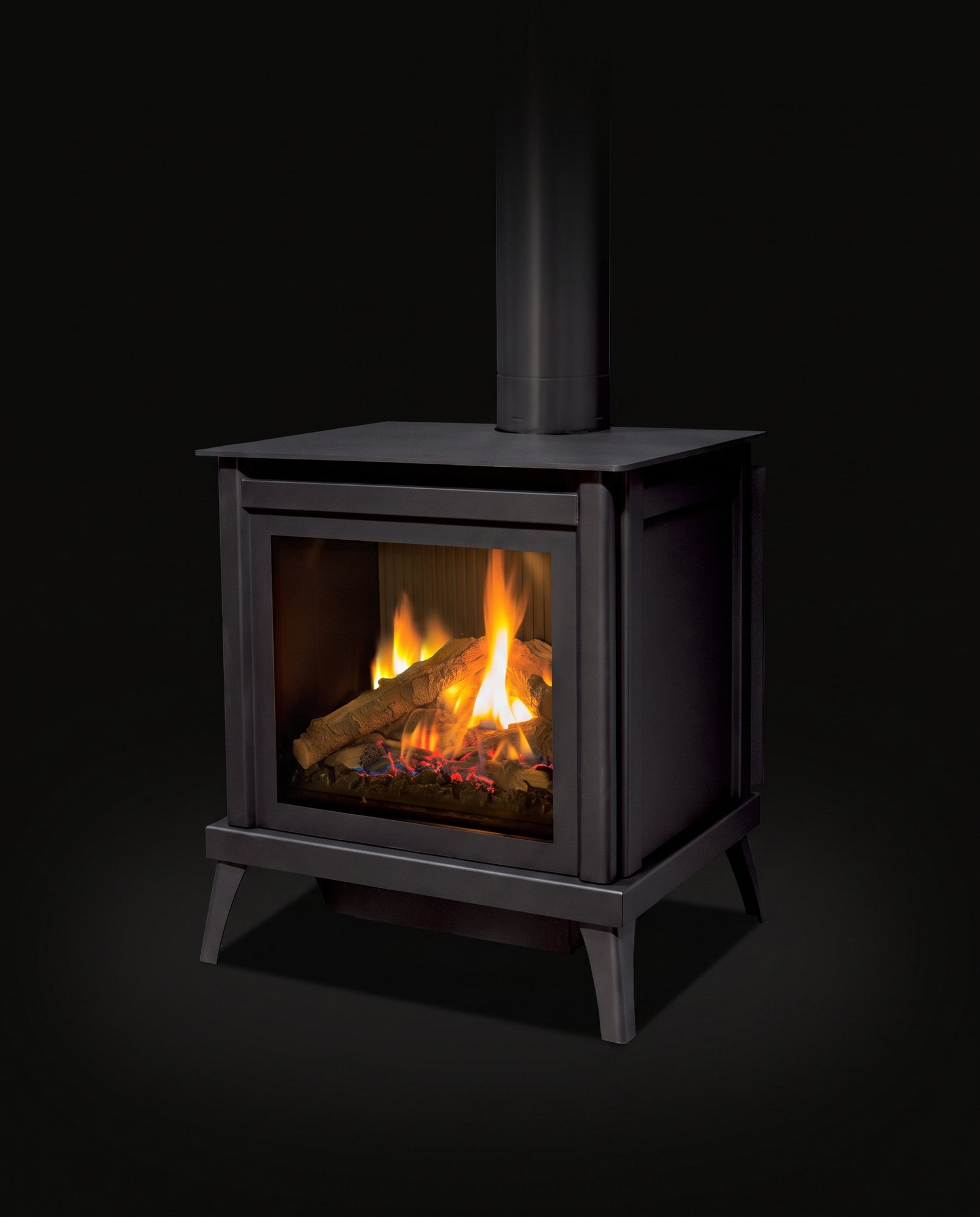 The complete S40 at a gentle angle on the studio void, splayed legs to flue