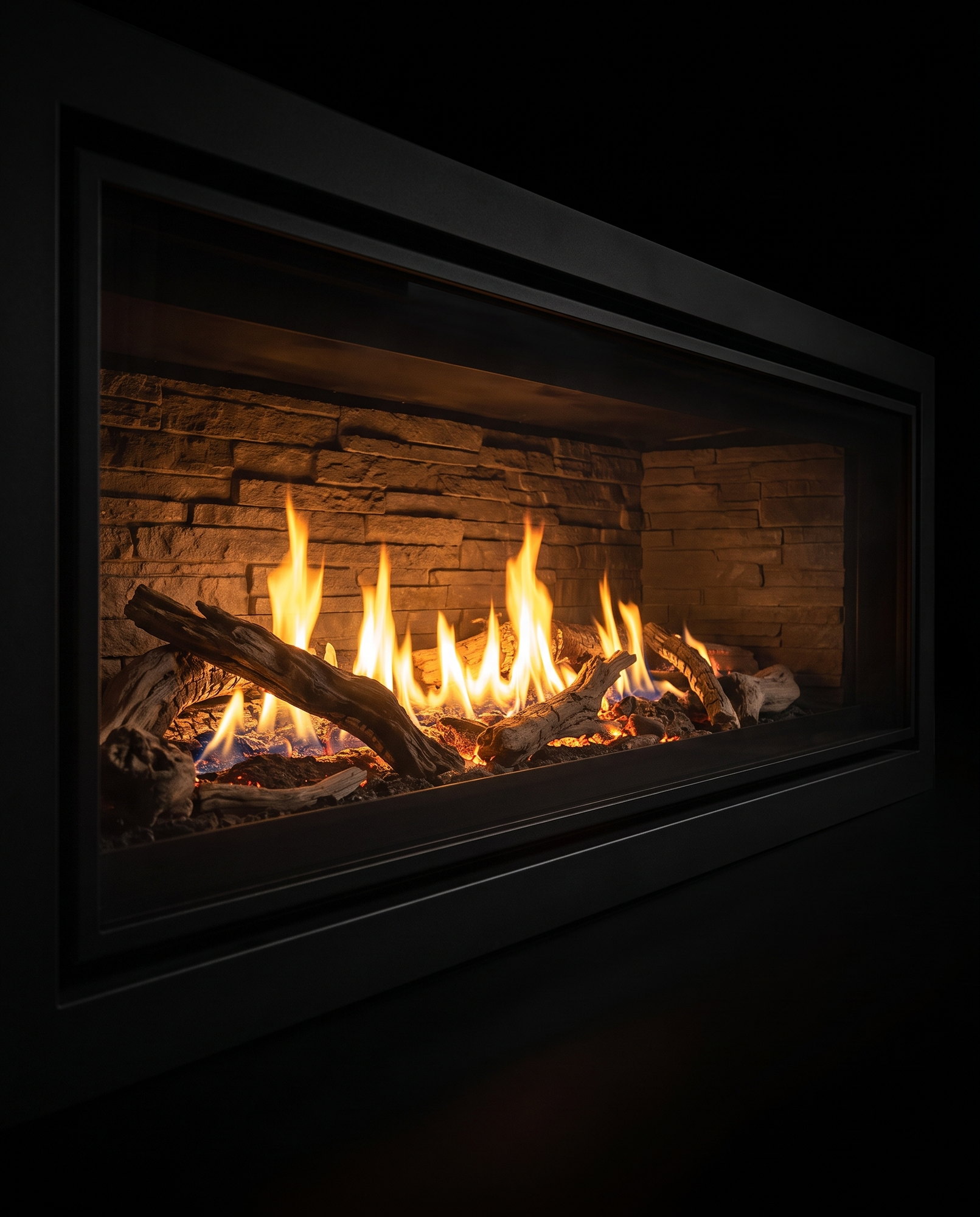 The C60’s ultra high definition driftwood log set up close through the glass
