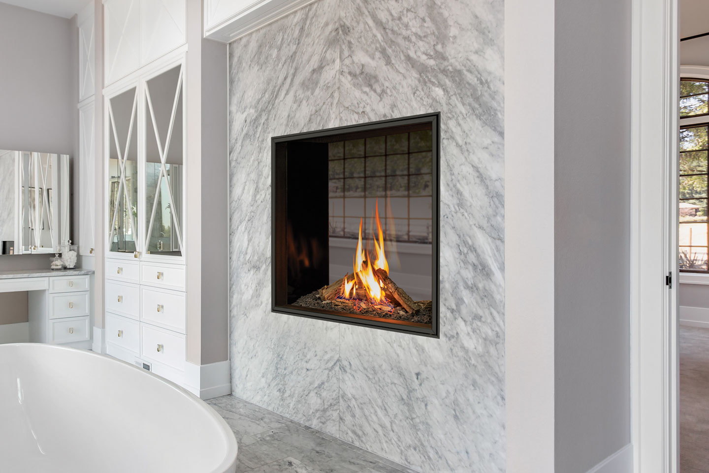 Urbana U33 see-through installation between a marble kitchen and bath