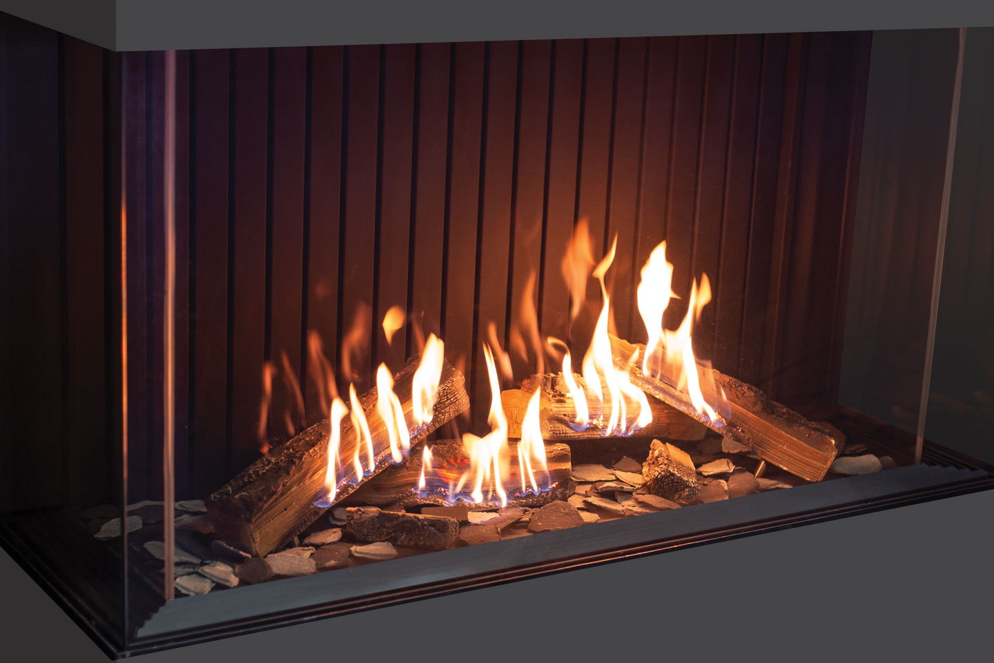 Corner view of the Urbana U50 Tall Ultra with a full flame