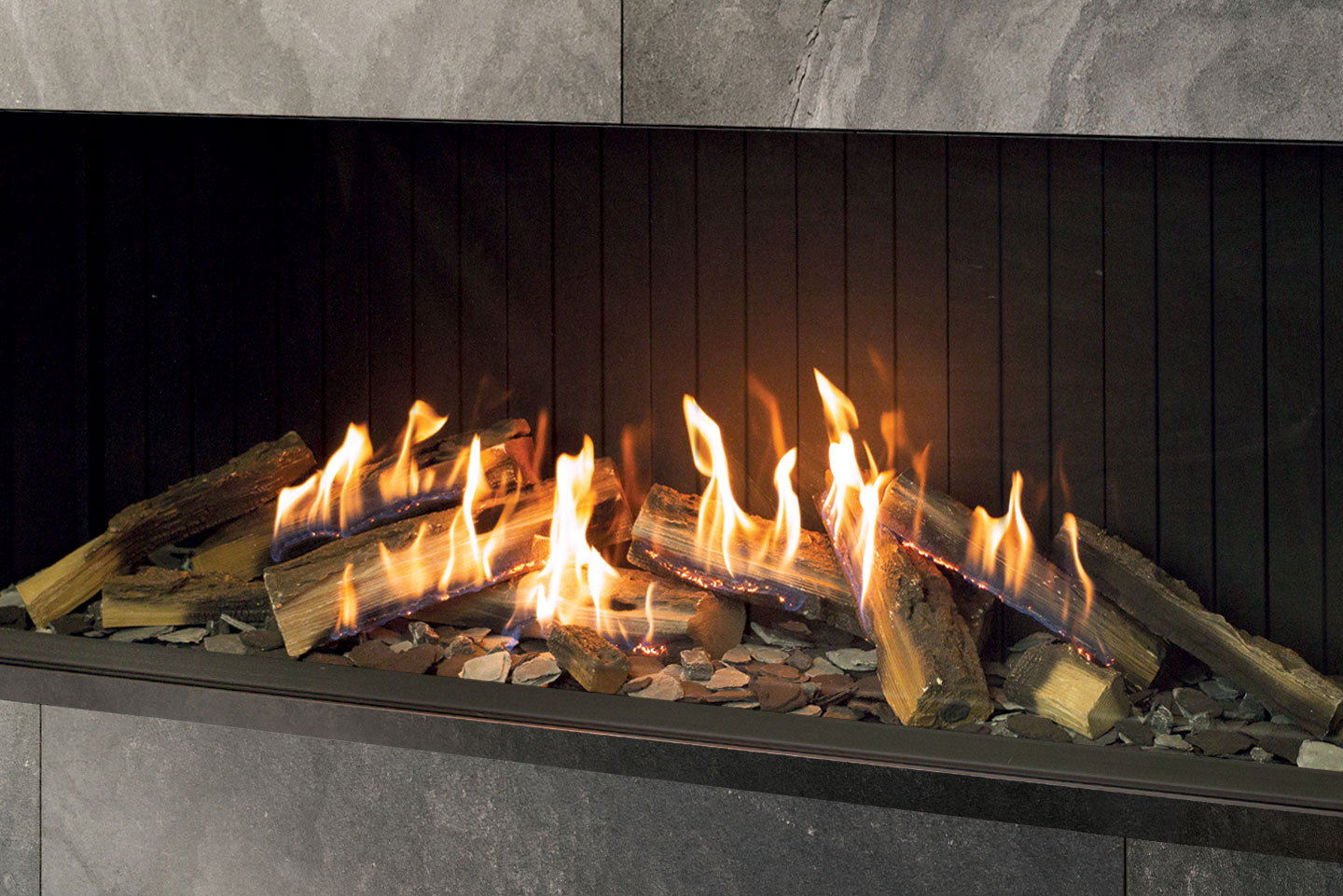 Close view of logs and stone media burning in the Urbana U70 Tall Ultra